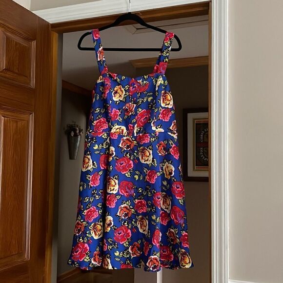 Forever 21 Dresses & Skirts - Fun Floral Summer Dress
